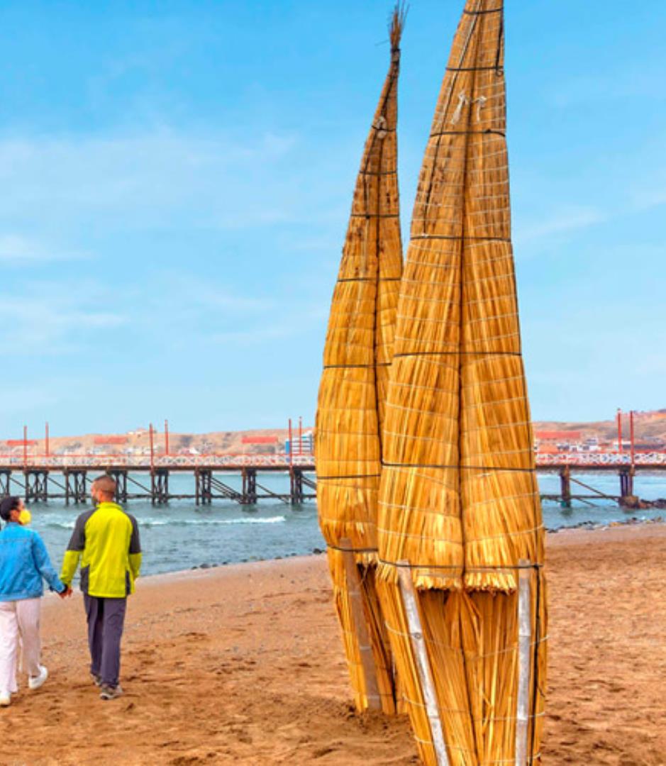Caballitos de totora en Huanchaco